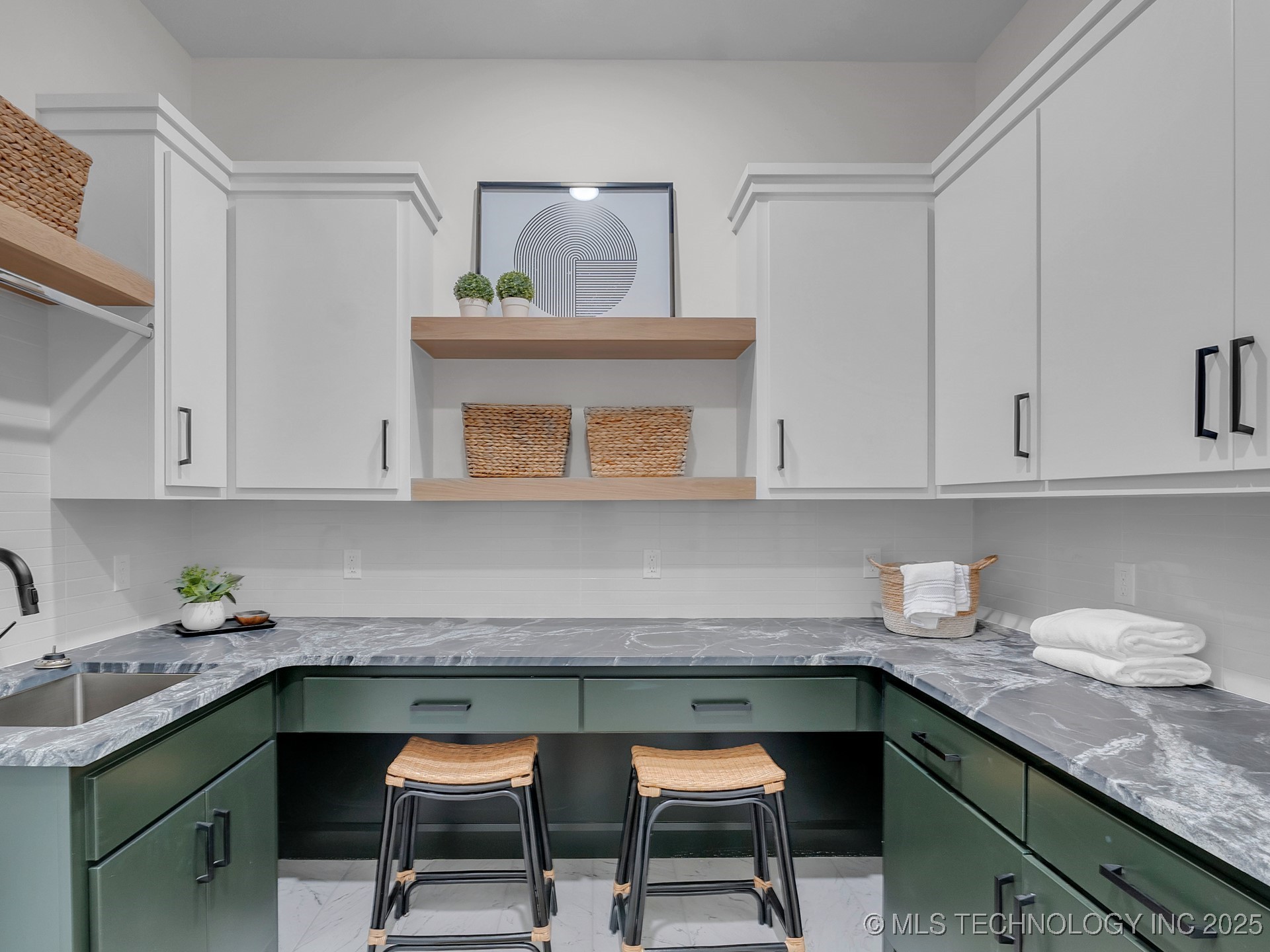 1218 N 71st Place