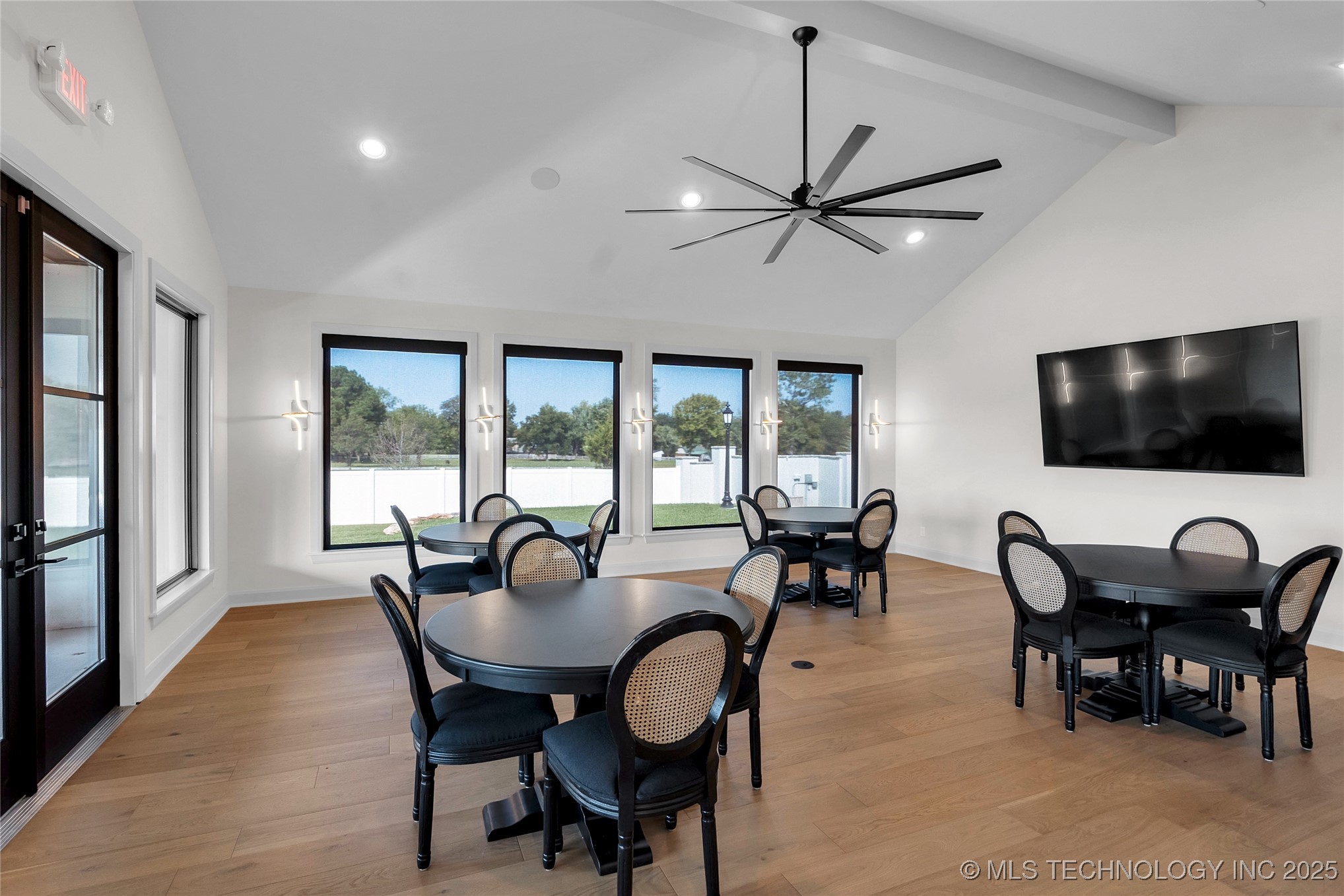 1218 N 71st Place