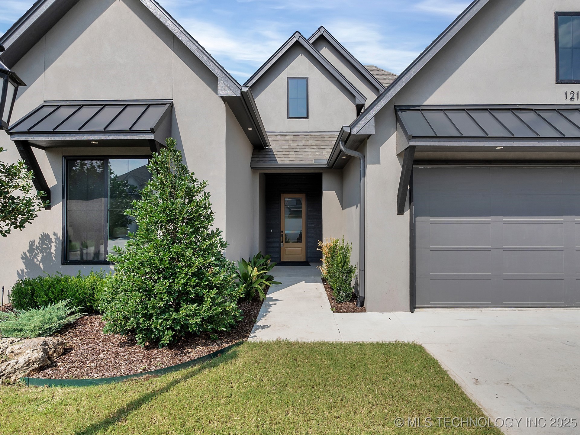 1218 N 71st Place