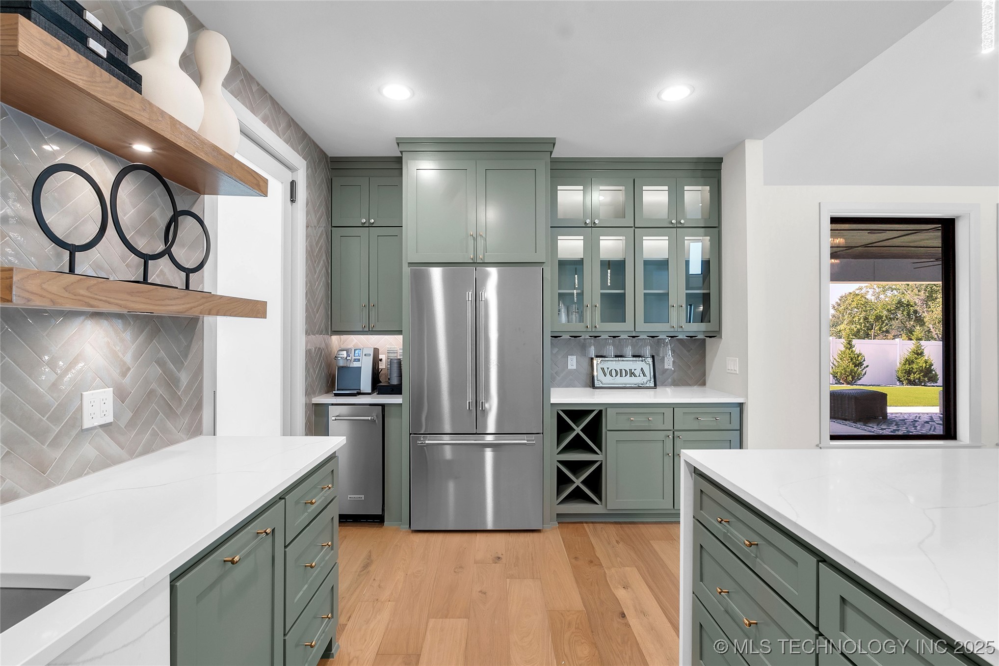 1218 N 71st Place