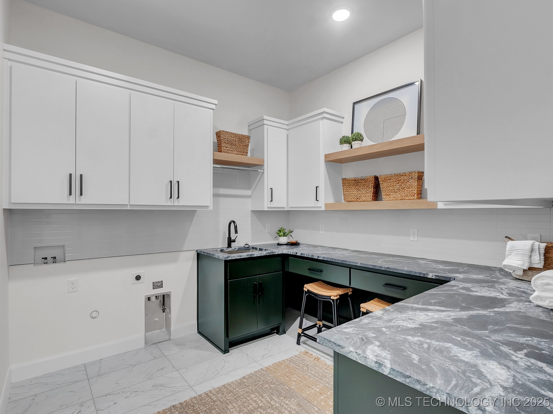1218 N 71st Place