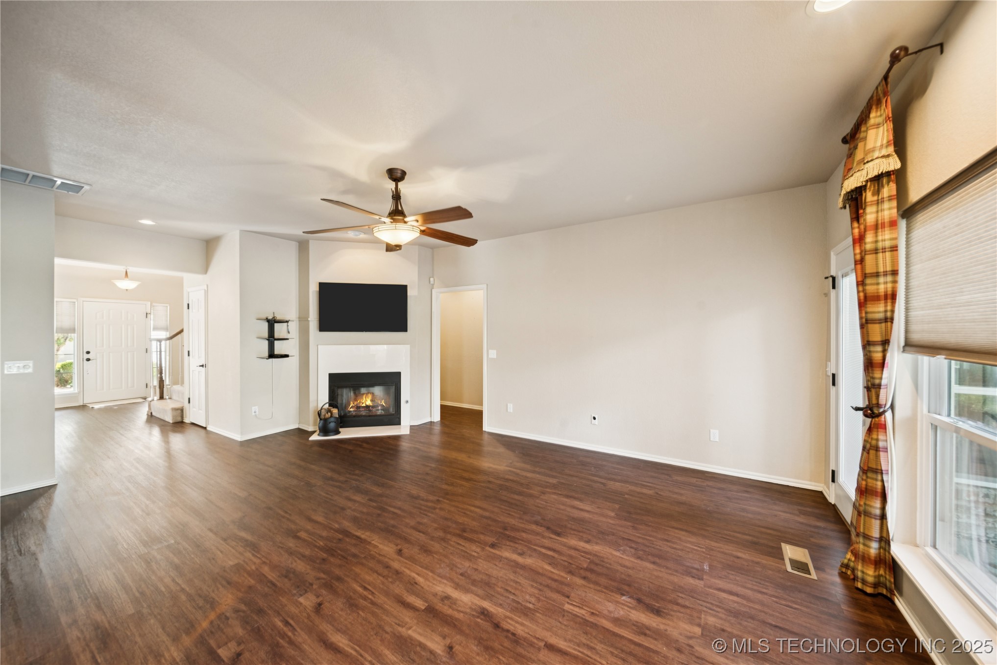 2911 E 82nd Place