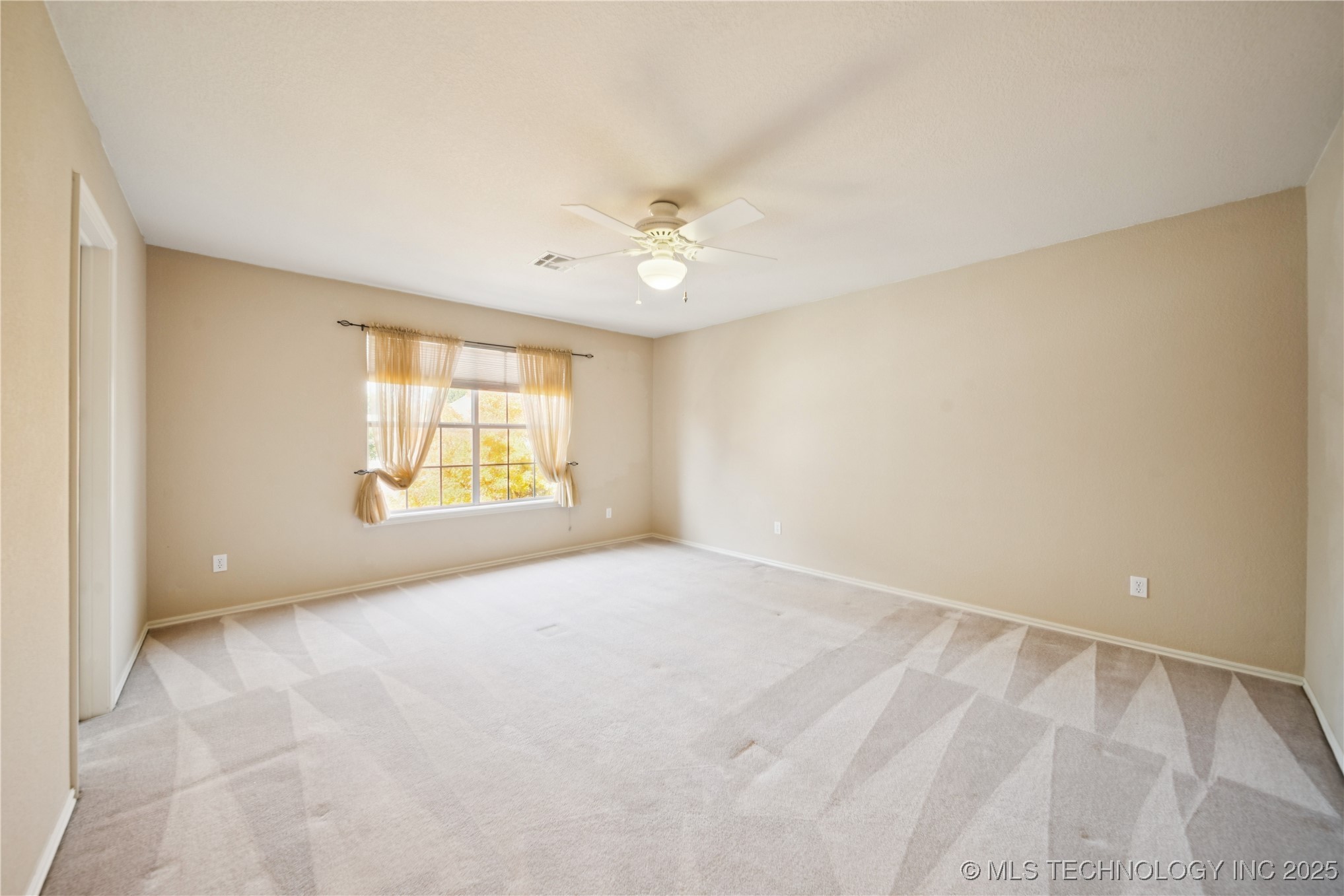 2911 E 82nd Place