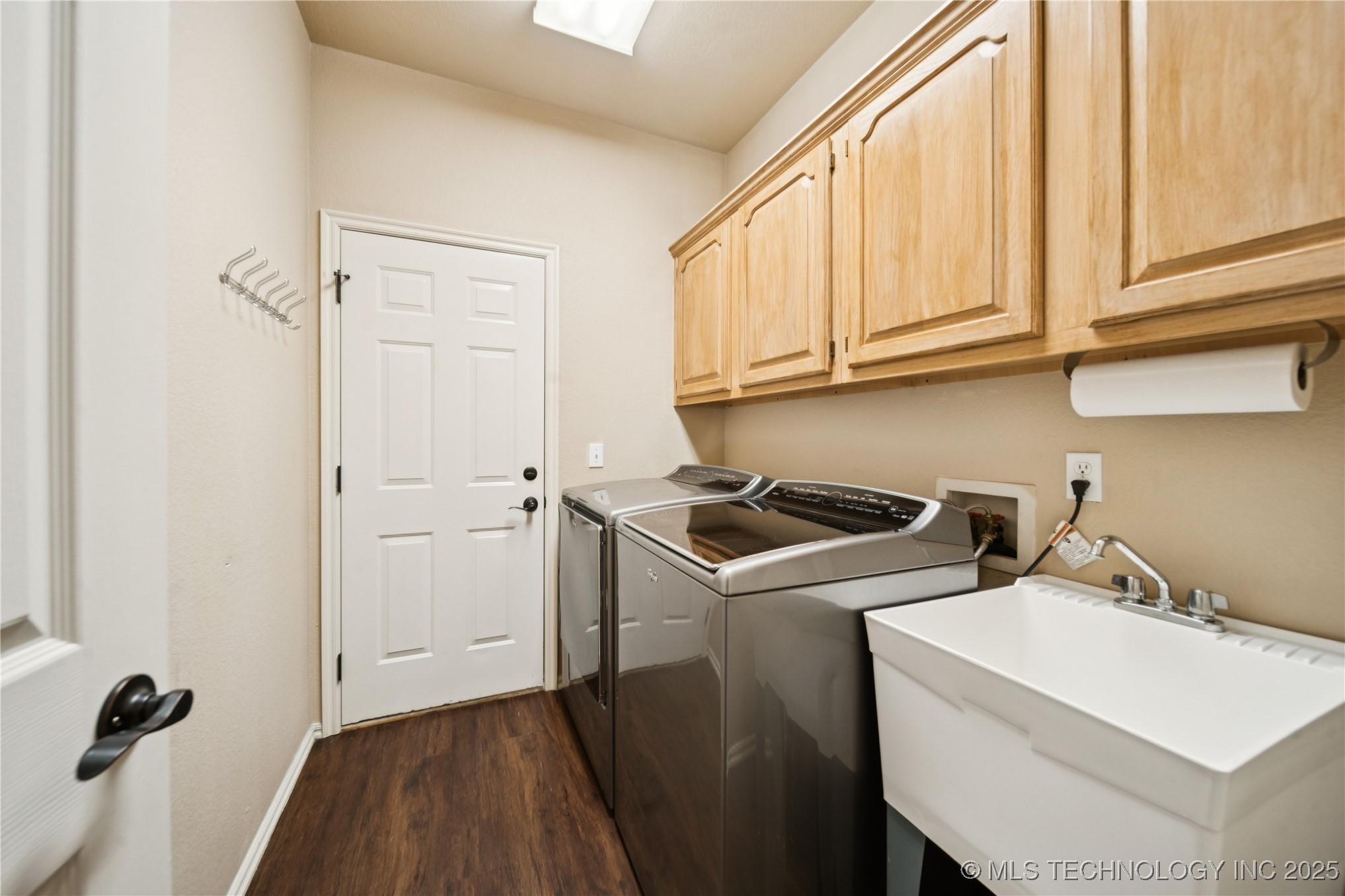2911 E 82nd Place