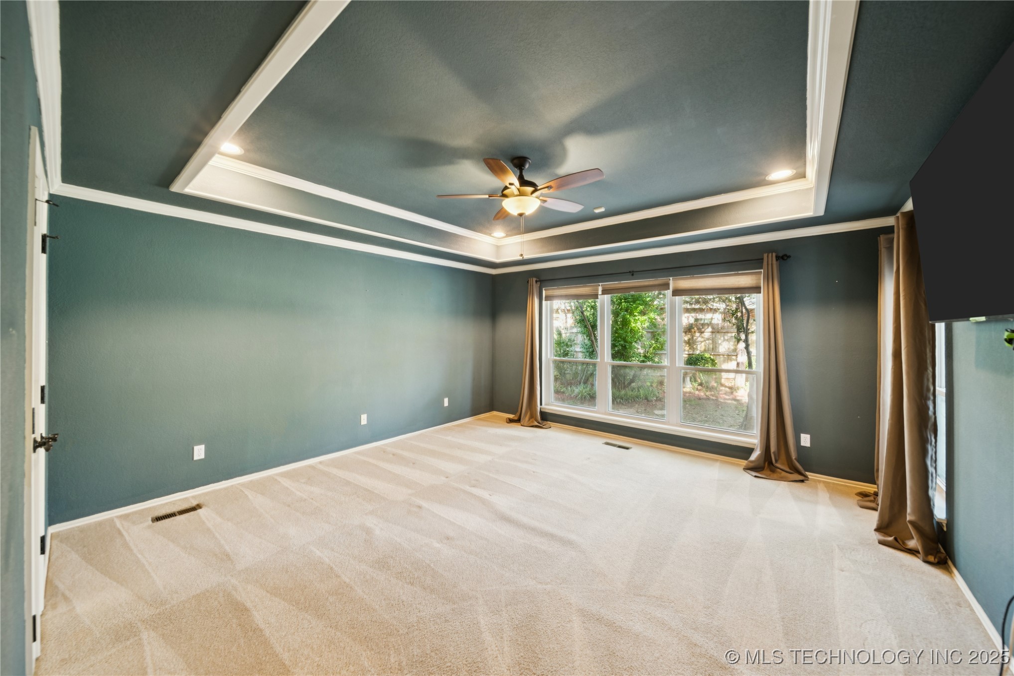 2911 E 82nd Place