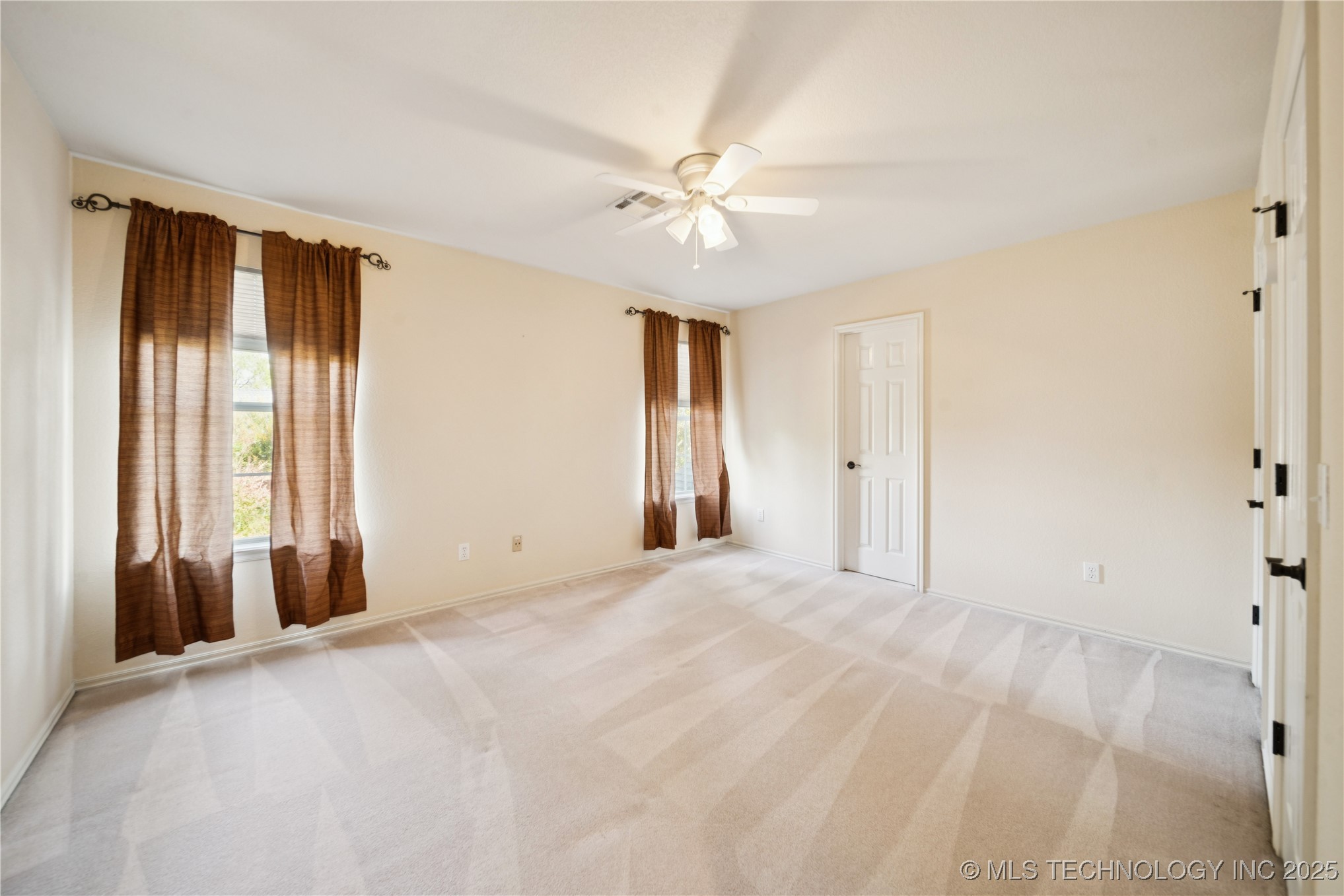 2911 E 82nd Place