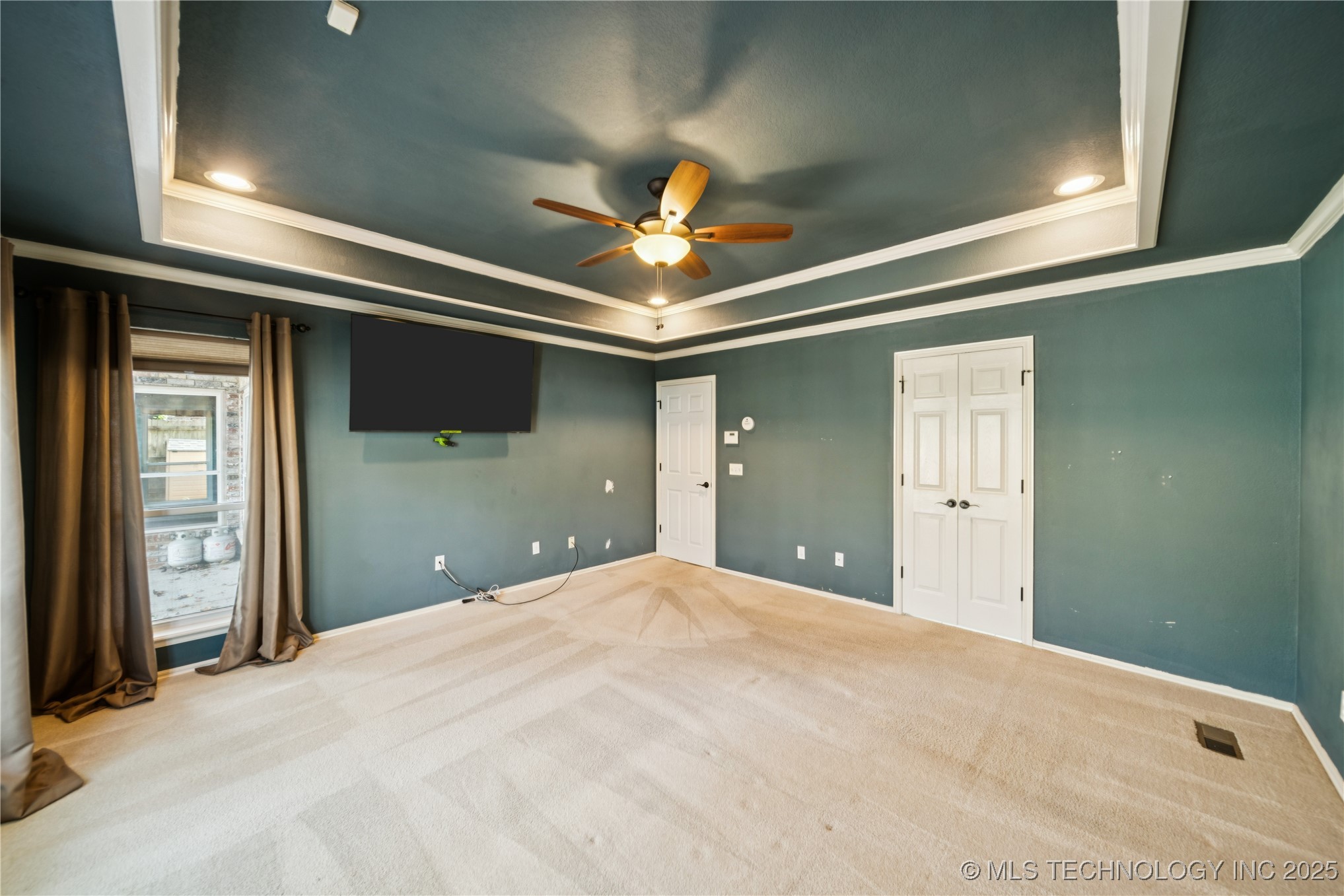 2911 E 82nd Place