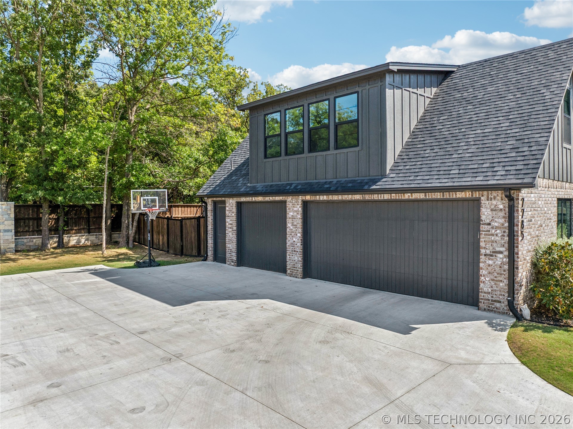 7785 Forest Lane