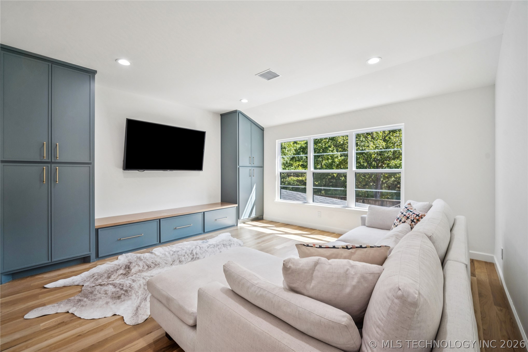 7785 Forest Lane