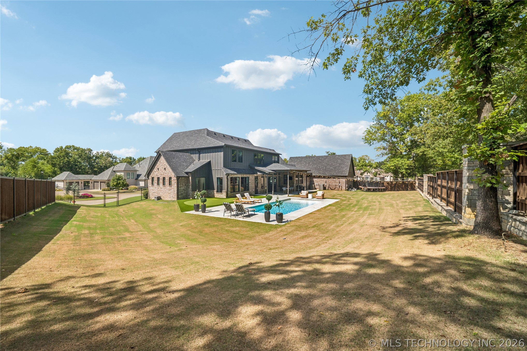 7785 Forest Lane