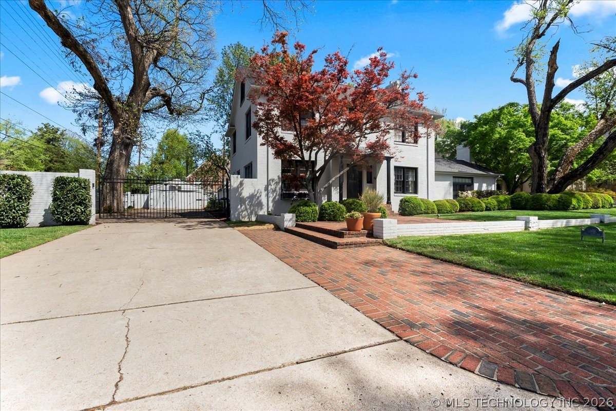 1305 E 27th Street