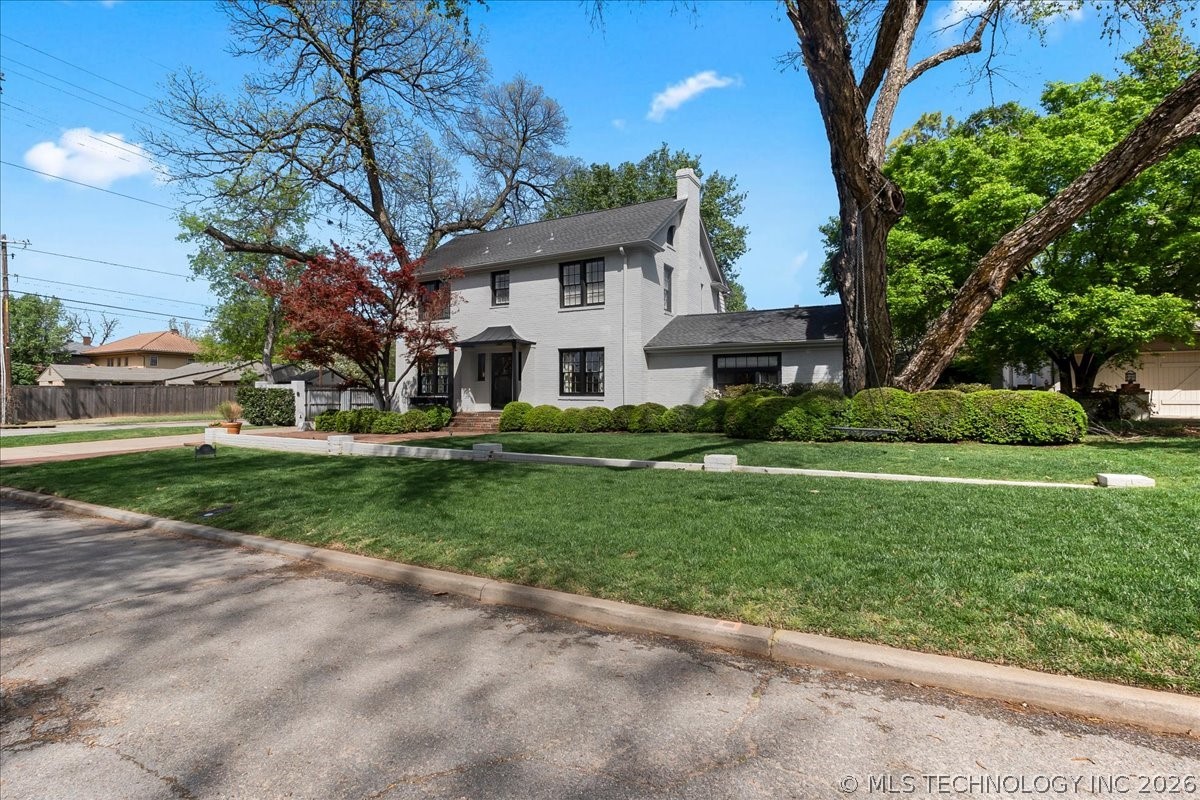 1305 E 27th Street