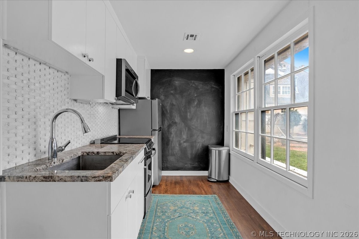 1305 E 27th Street