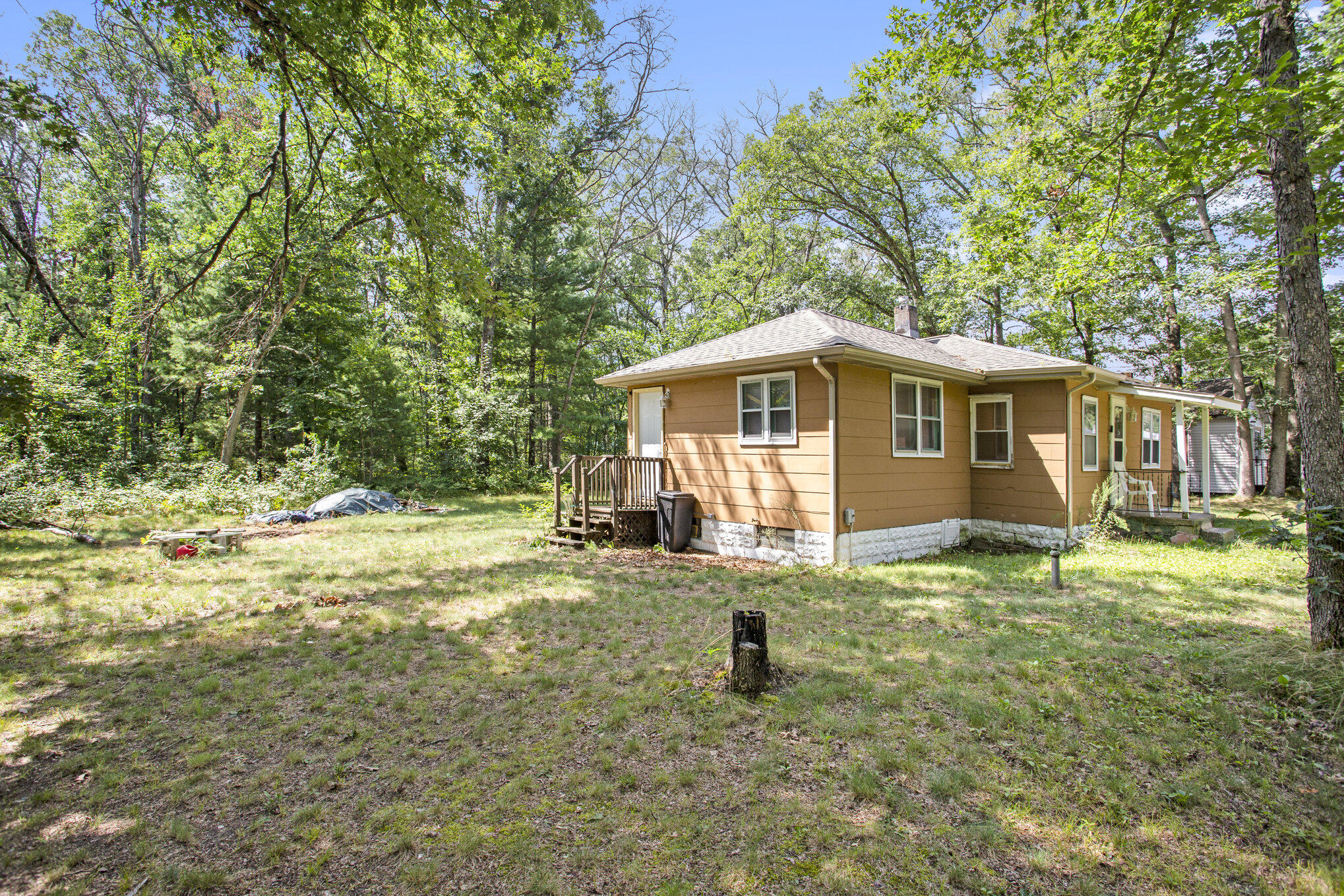 565 E Rockford Road