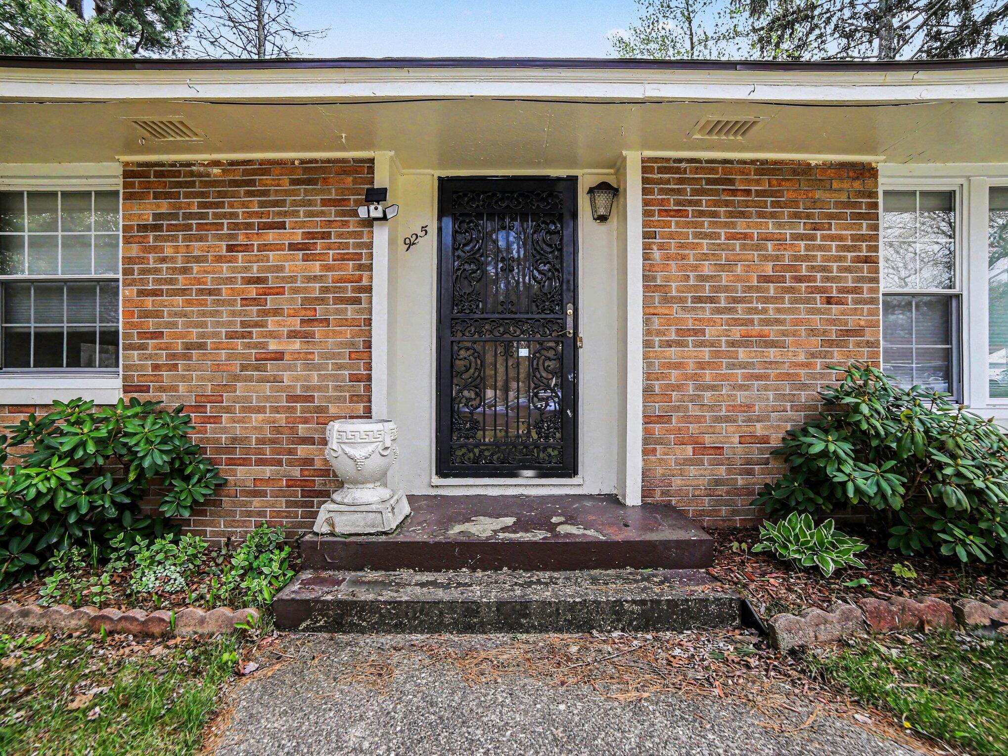 925 Orchard Avenue