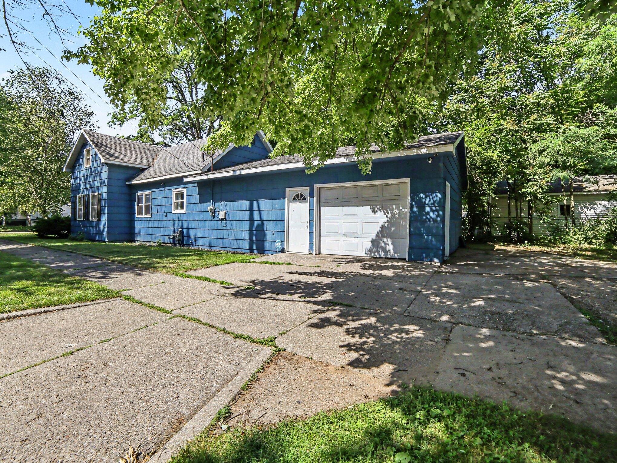 942 Amity Avenue