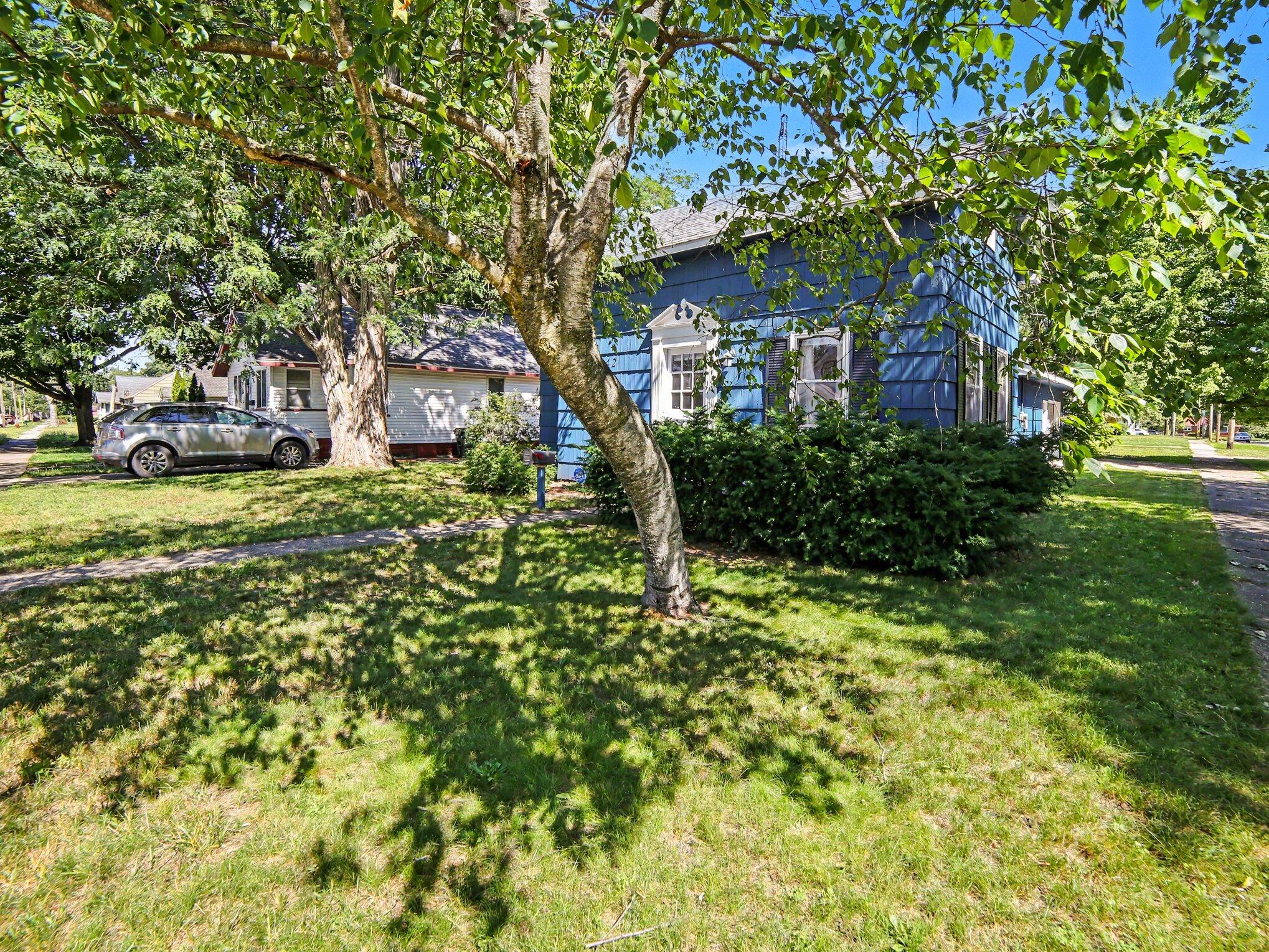942 Amity Avenue