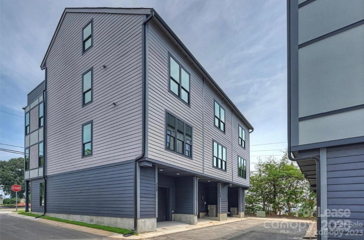215 Freeland Lane