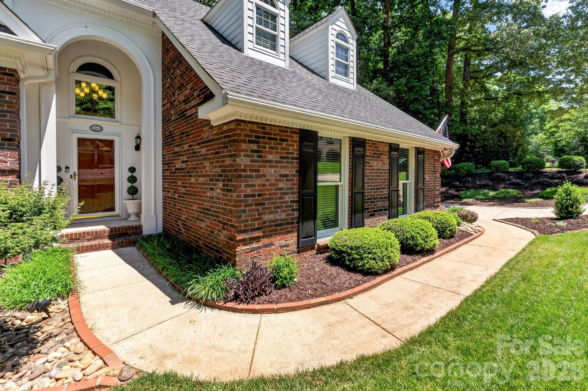 15211 Sharrow Bay Court