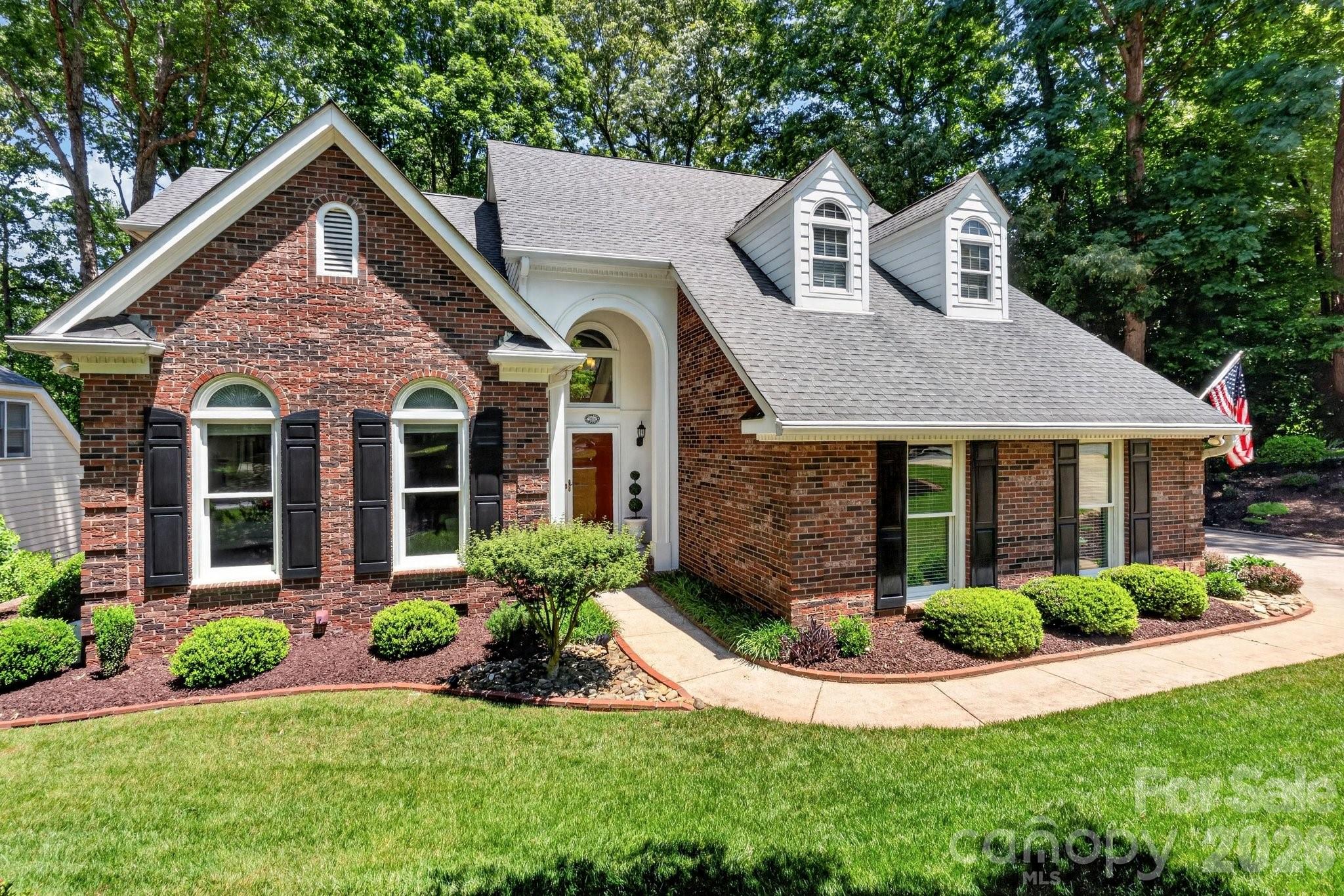 15211 Sharrow Bay Court