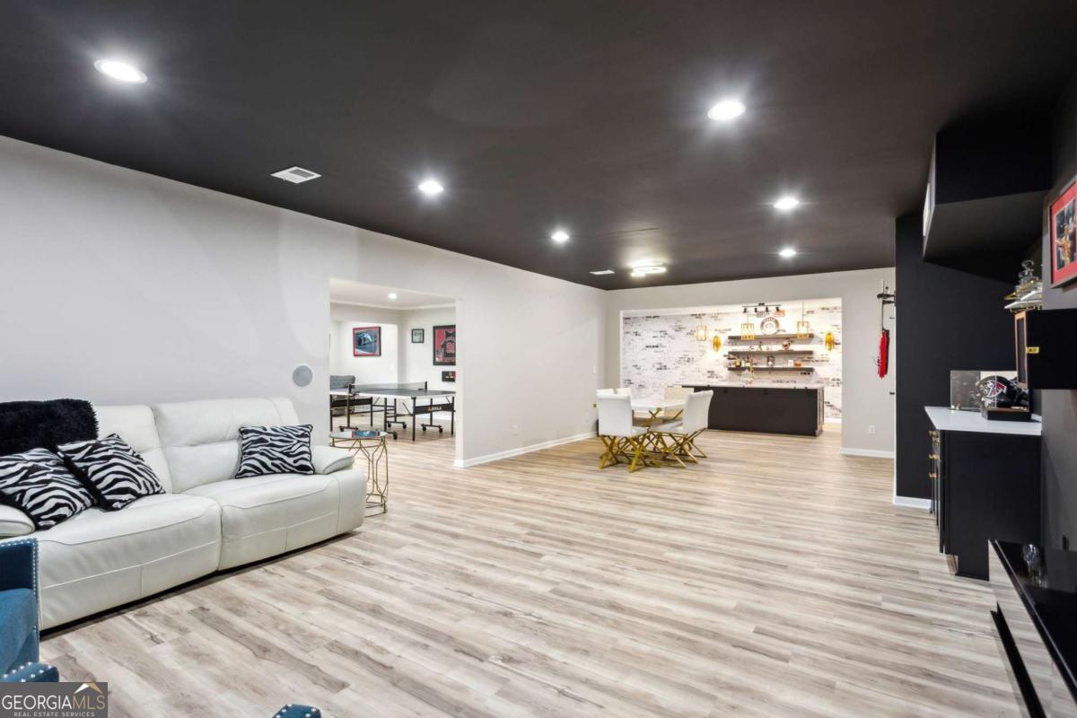 438 Southland Circle