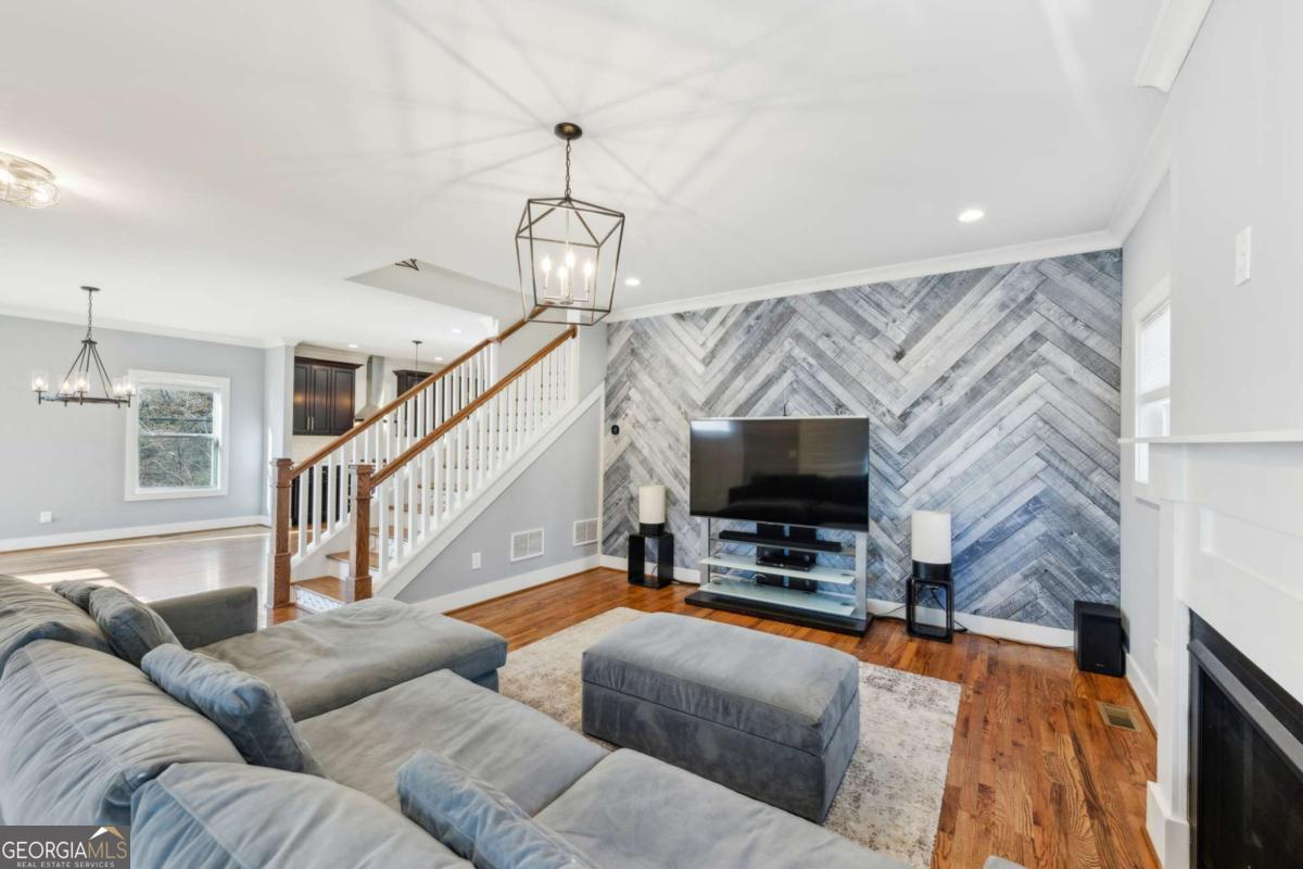 1237 MILTON Terrace SE