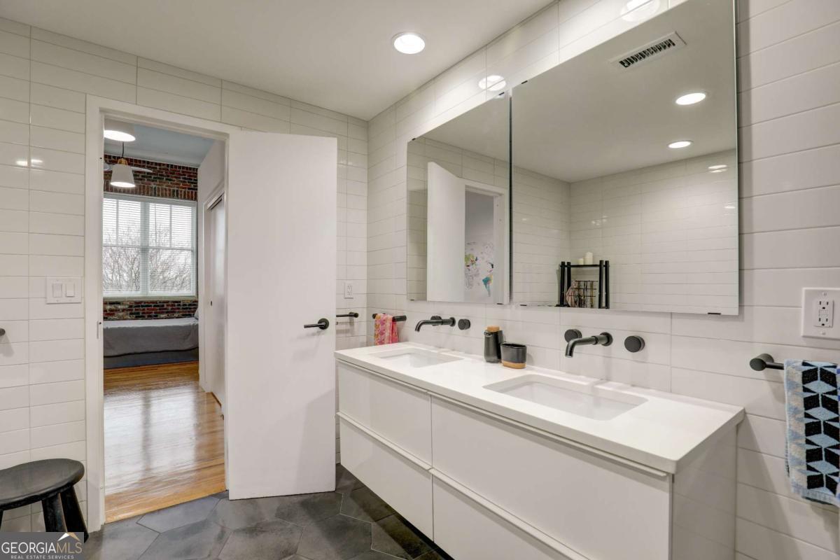 3235 Roswell Road # 703