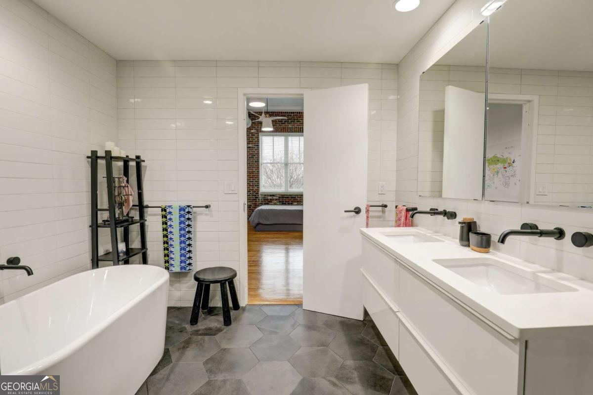 3235 Roswell Road # 703