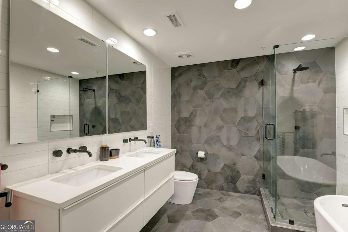 3235 Roswell Road # 703