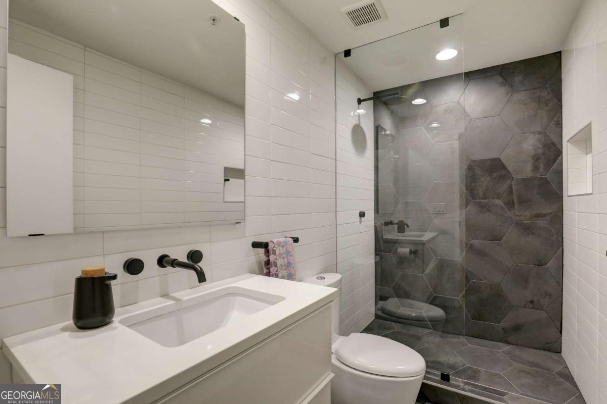 3235 Roswell Road # 703