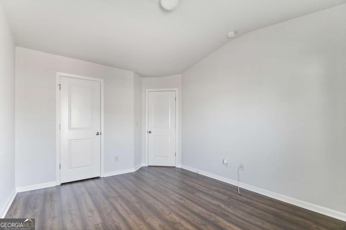 5090 BREEZEWOOD Circle