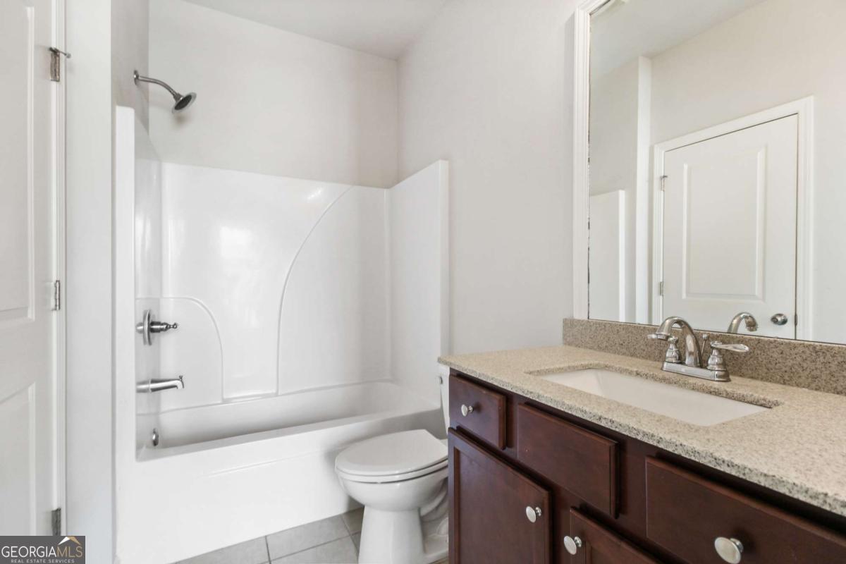 5090 BREEZEWOOD Circle