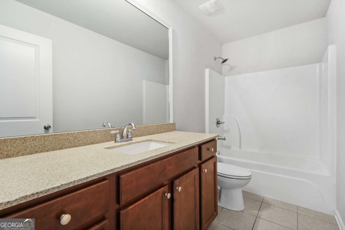 5090 BREEZEWOOD Circle