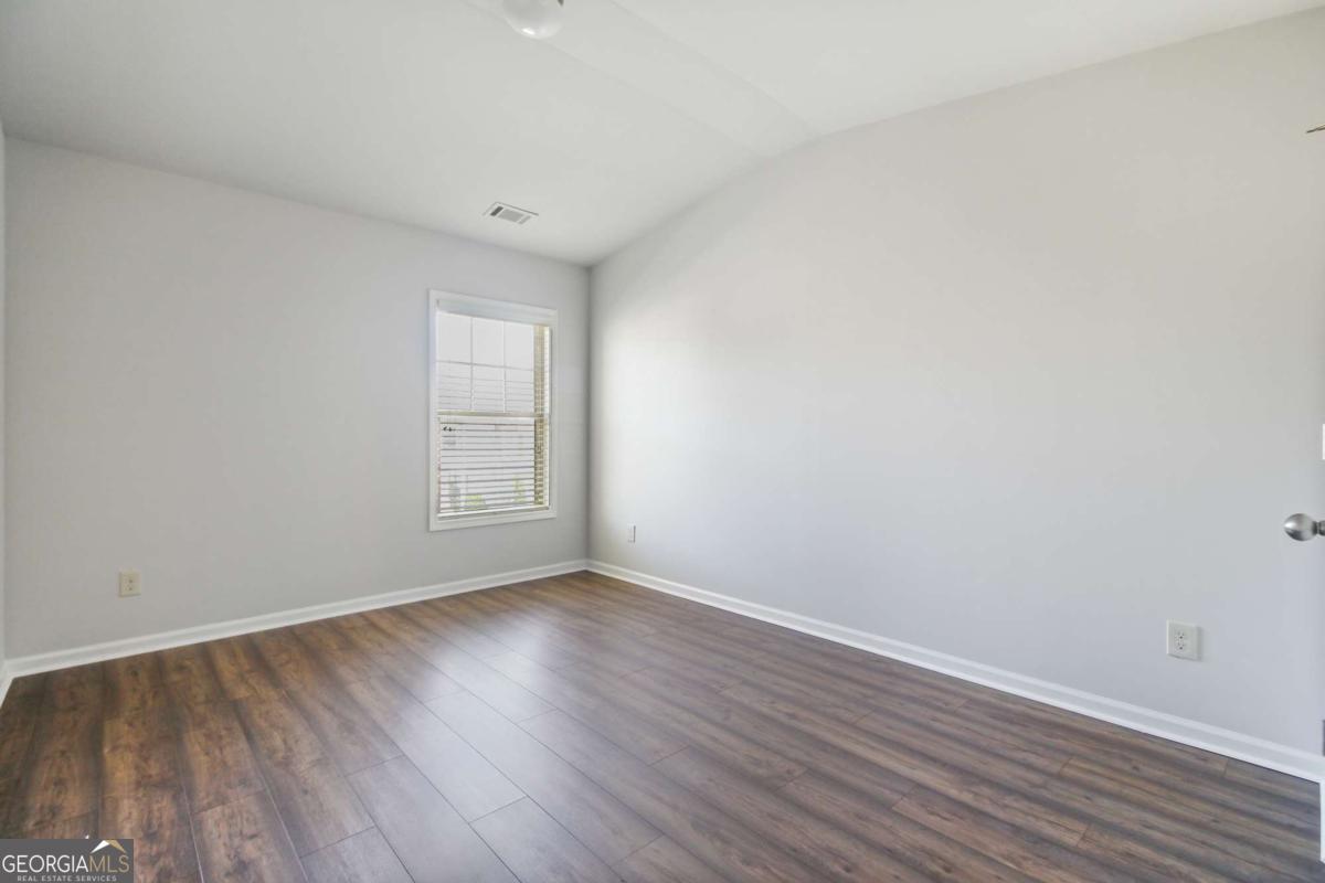 5090 BREEZEWOOD Circle