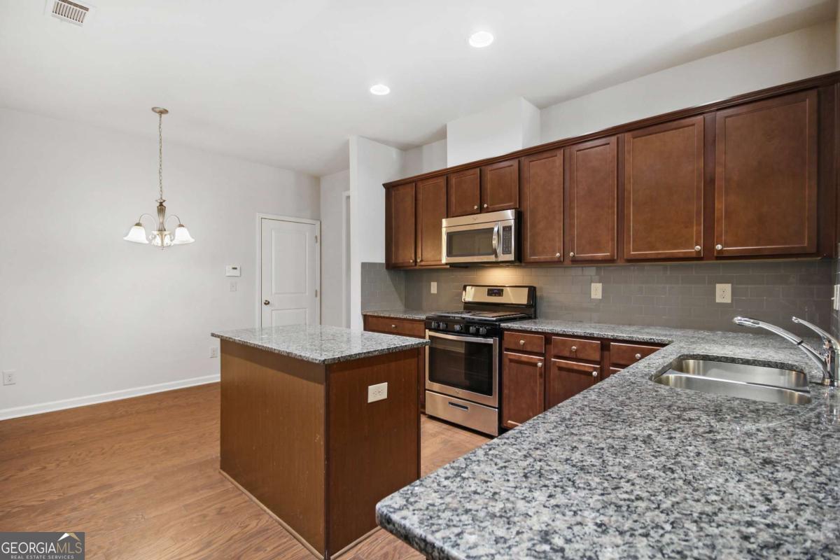 5090 BREEZEWOOD Circle