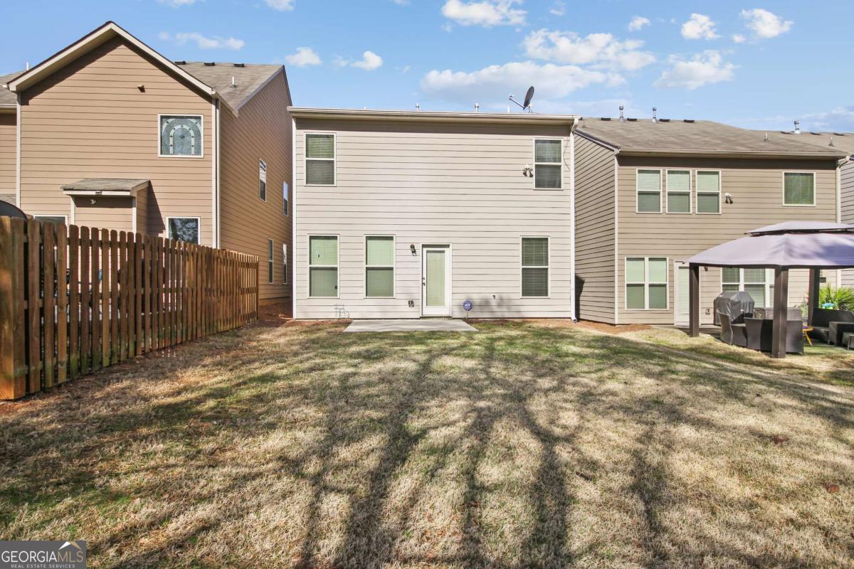 5090 BREEZEWOOD Circle