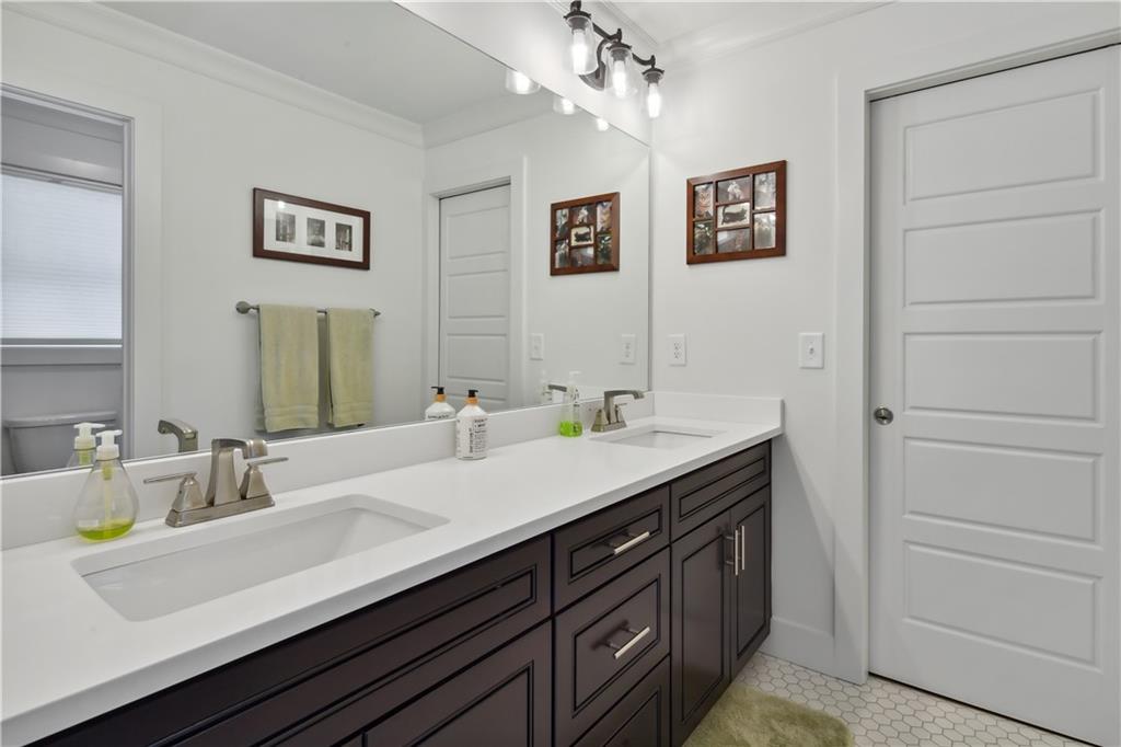 1237 MILTON Terrace SE