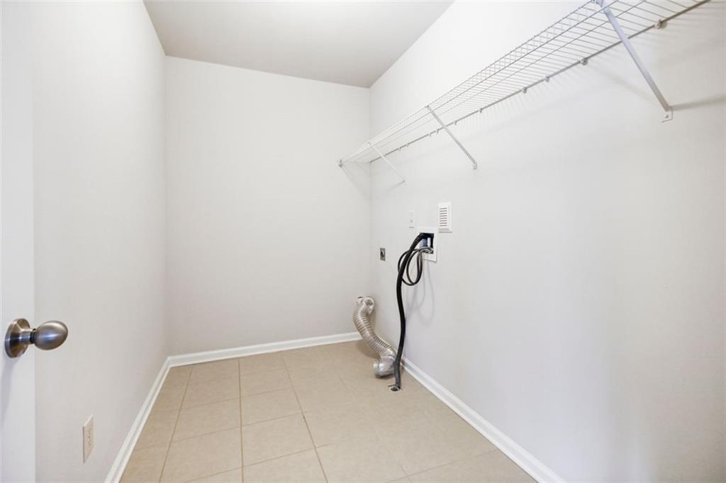 5090 BREEZEWOOD Circle