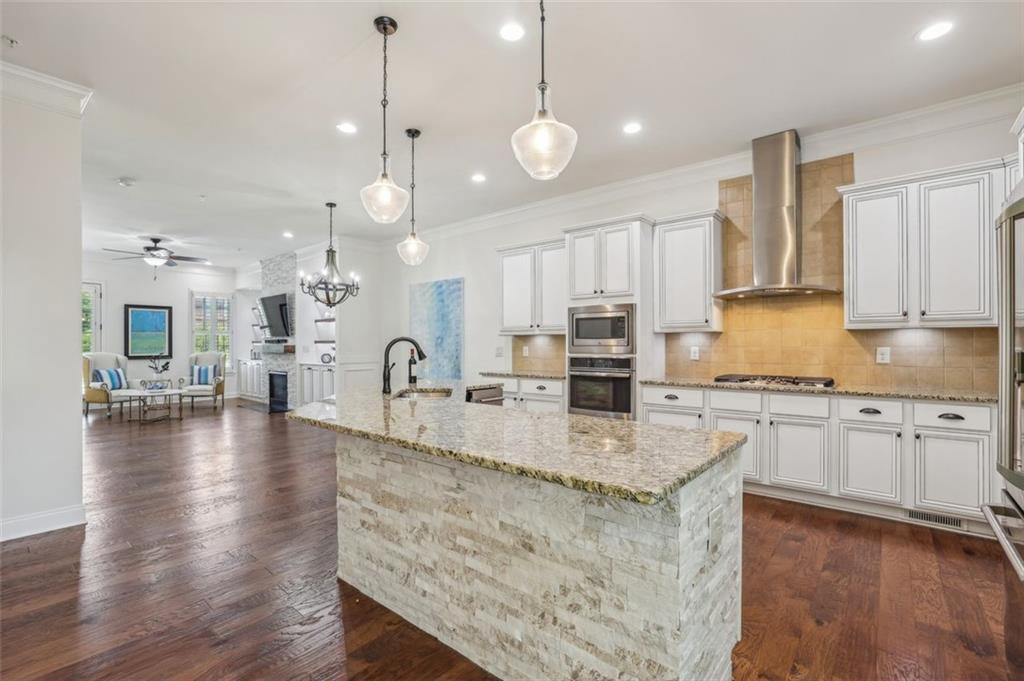 465 ROSE GARDEN Lane