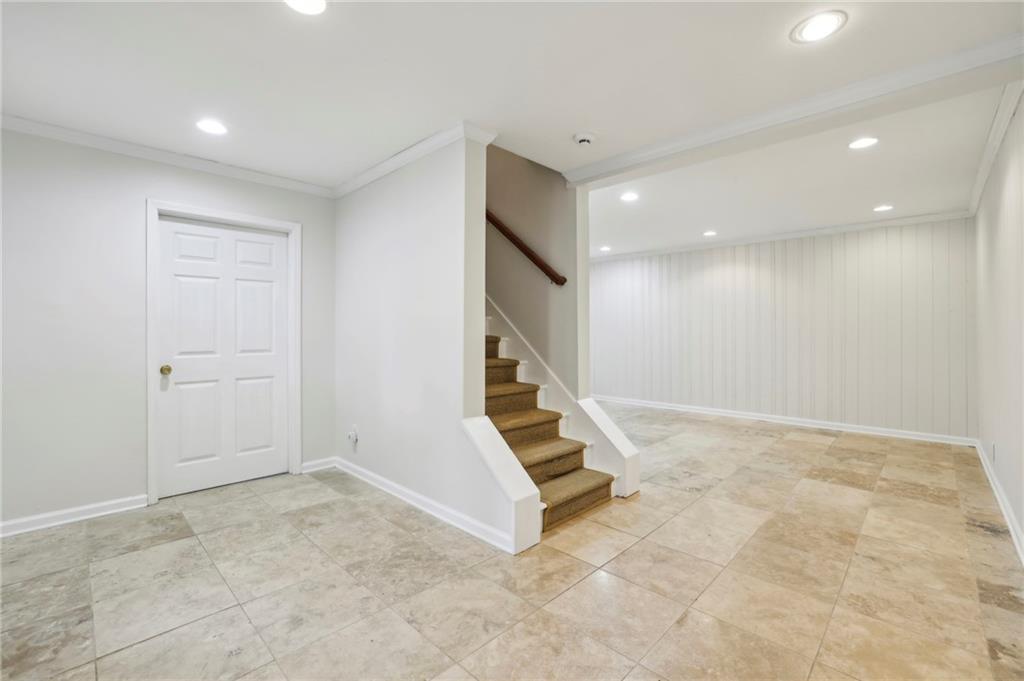 2807 Winding Lane NE