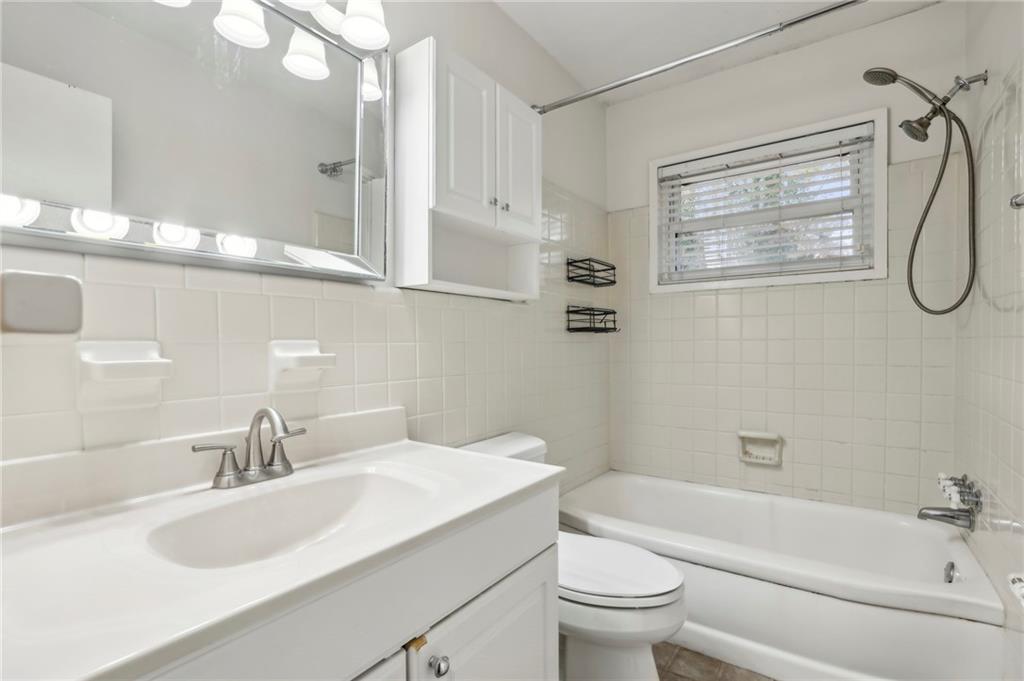 2807 Winding Lane NE