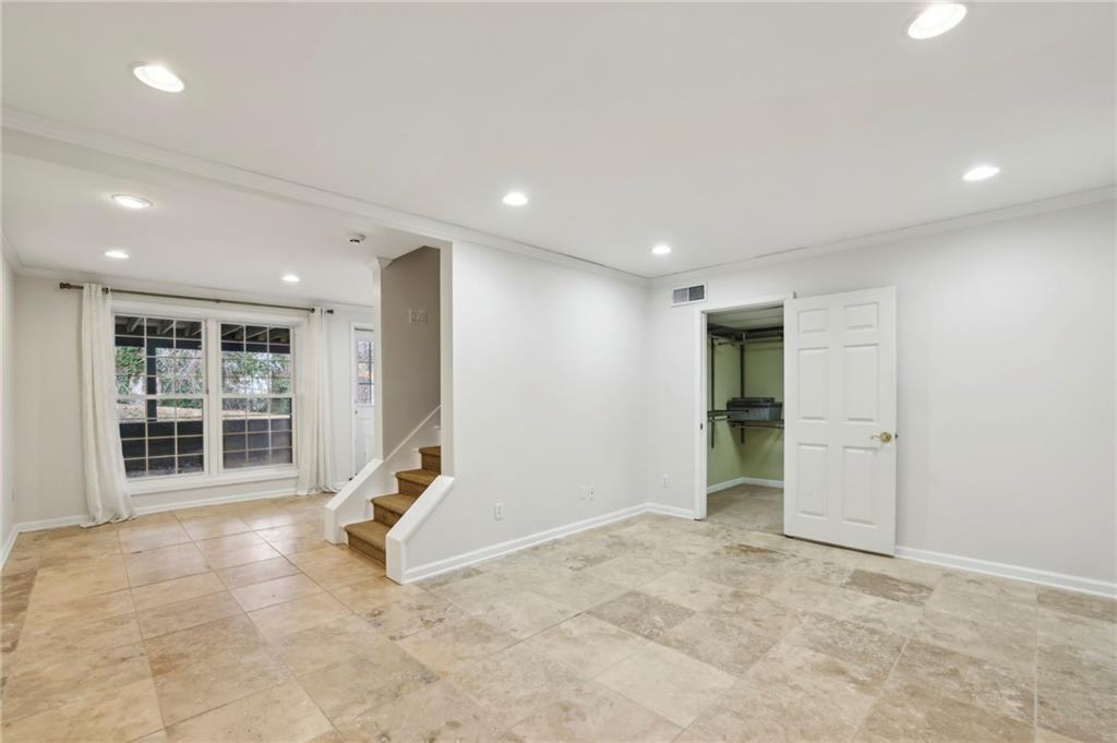 2807 Winding Lane NE