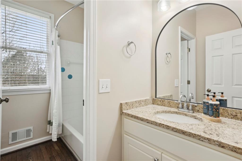 320 Old Sandhurst Station