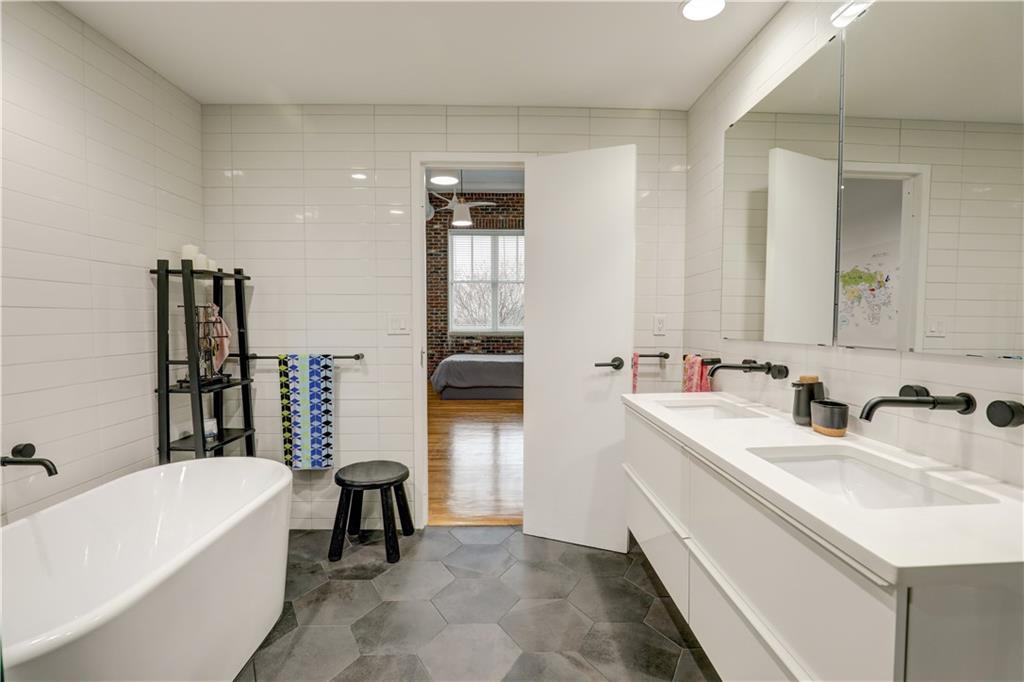 3235 Roswell Road Unit 703