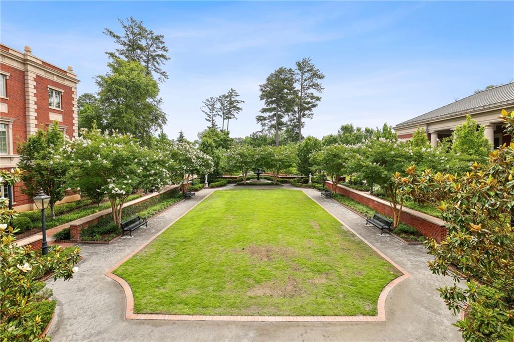 432 Burton Drive Unit 301