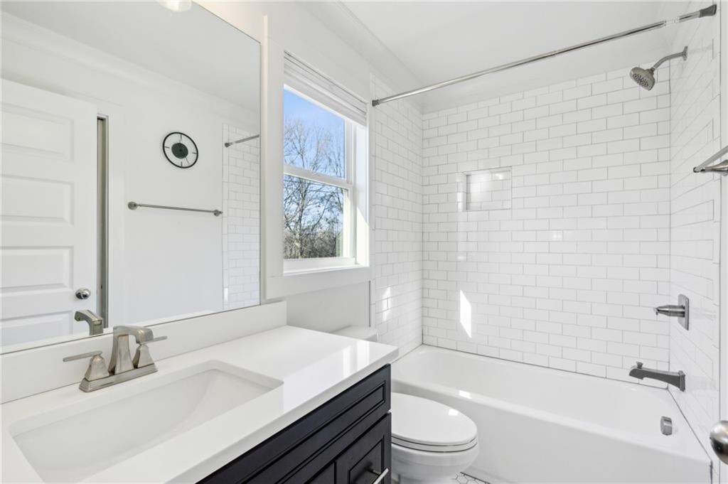 1237 MILTON Terrace SE