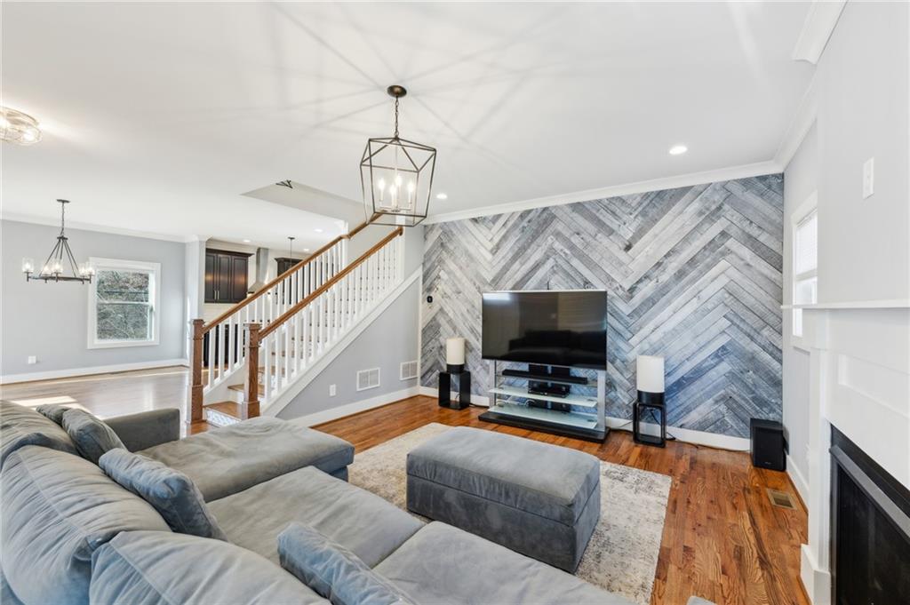 1237 MILTON Terrace SE