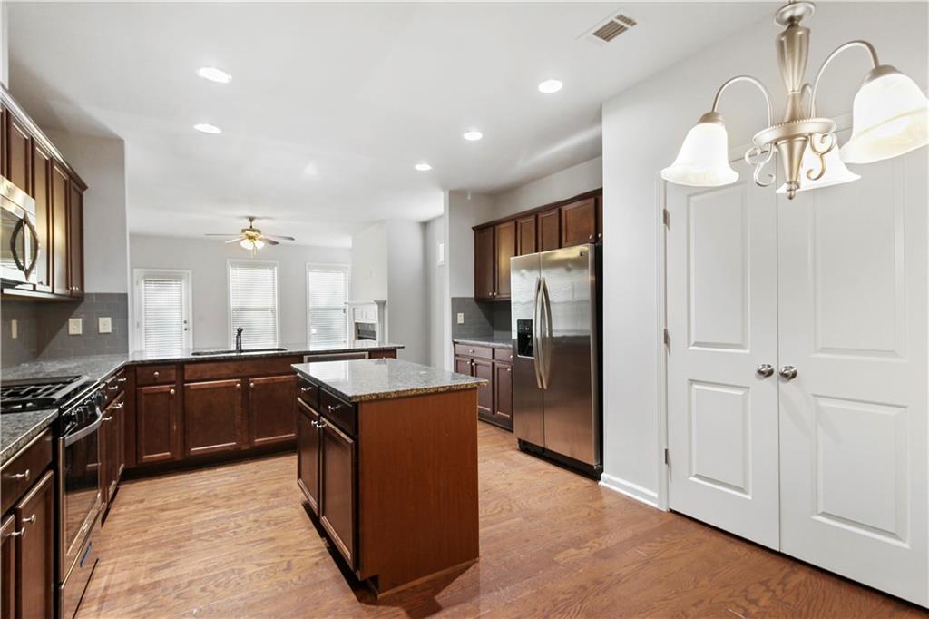 5090 BREEZEWOOD Circle