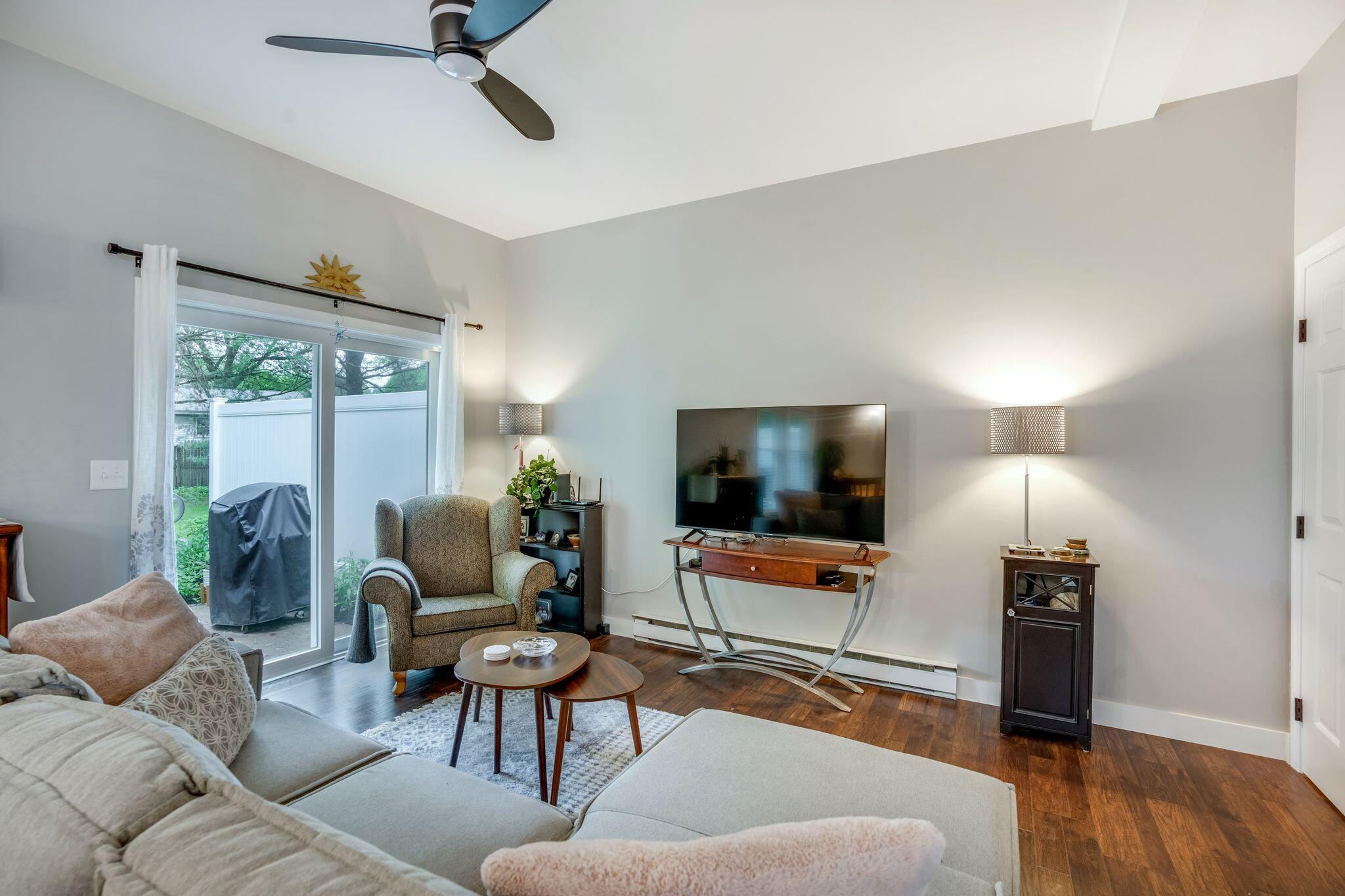 10 Sadler Drive, 10