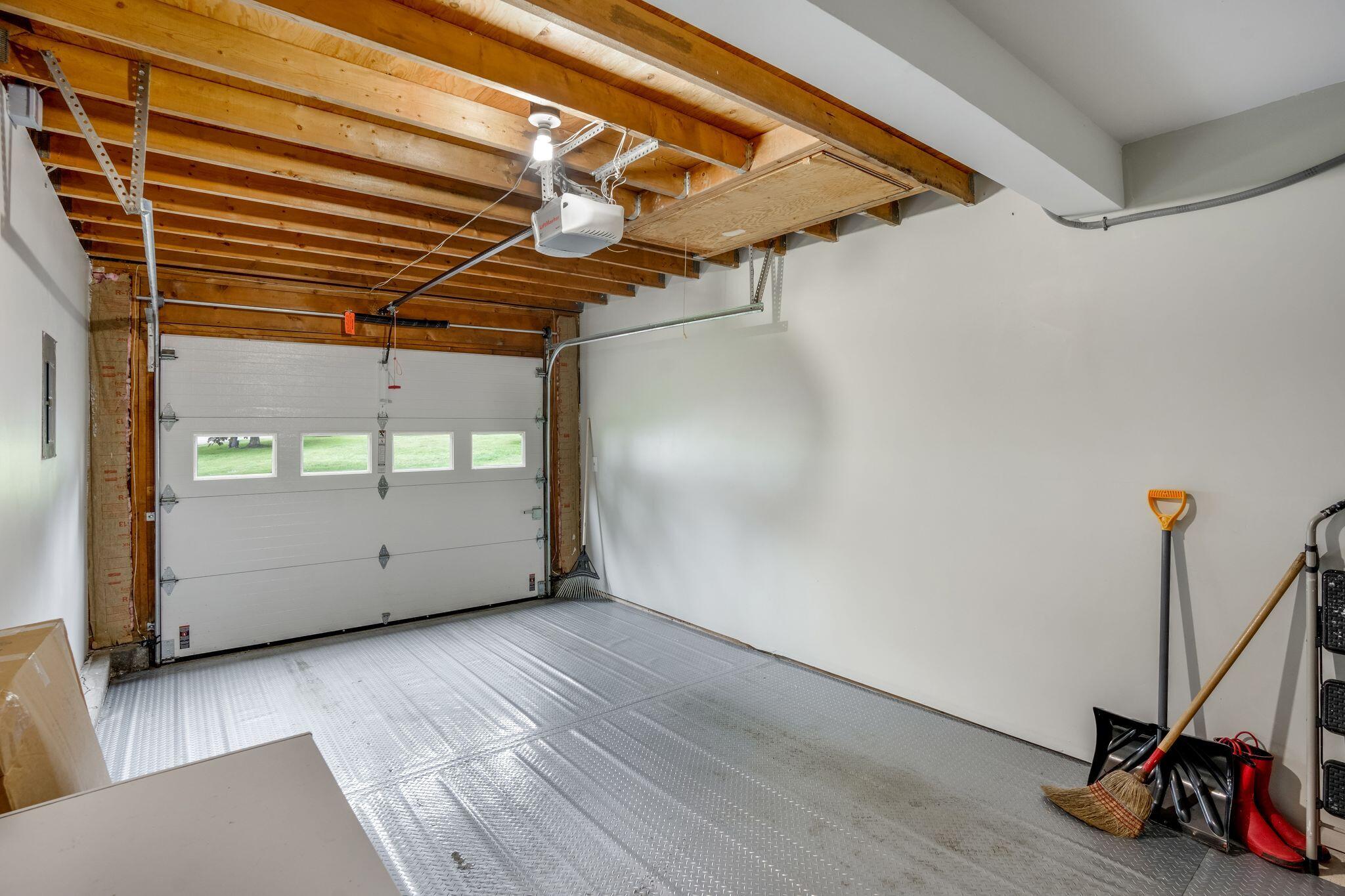 10 Sadler Drive, 10